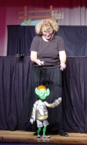 Marty the Martian greets Earthlings