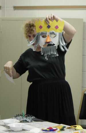 Susan demonstrats a 'King' puppet